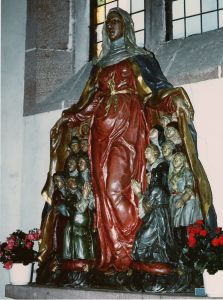 Chapelle de Mouterhouse, Vierge au manteau (Alsace)